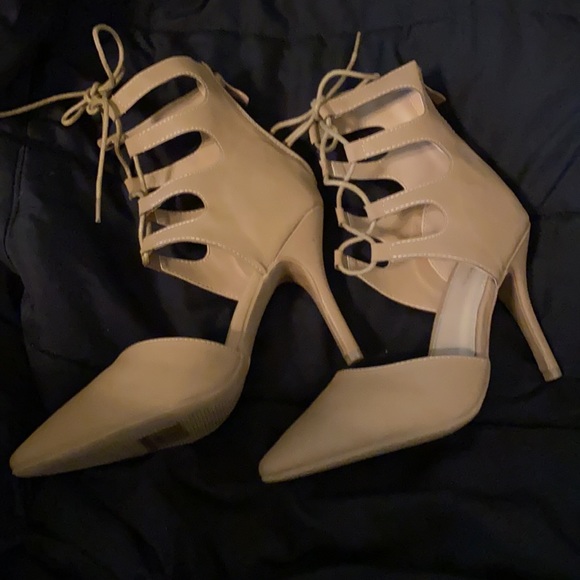 Women’s size 7 1/2 High Heels - Picture 8 of 16